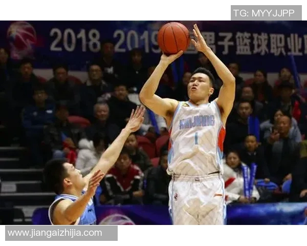 李根的篮球之路：从青涩少年到职业赛场的辉煌蜕变与奋斗历程