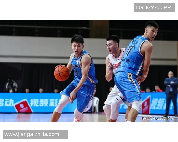 重庆篮球队以95分领跑总决赛积分榜展现强劲实力与团队合作精神