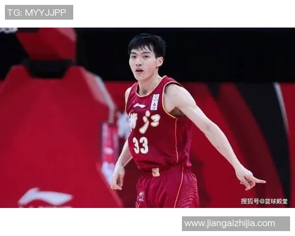 吴前：从篮球场上的拼搏到生活中的坚持与成长之路